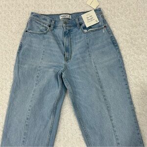Abercrombie The 90’s Straight Ultra High-Rise Curve Love Vent Hem Jeans NWT